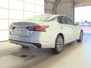 Nissan Altima 2023 AWD 2.5 SV 4dr Sedan