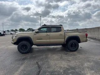 Toyota Tacoma 2018 4x4 TRD Pro 4dr Double Cab 5.0 ft SB 6M
