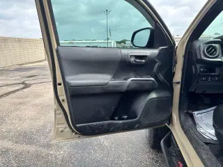 Toyota Tacoma 2018 4x4 TRD Pro 4dr Double Cab 5.0 ft SB 6M