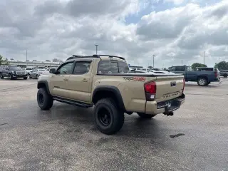 Toyota Tacoma 2018 4x4 TRD Pro 4dr Double Cab 5.0 ft SB 6M