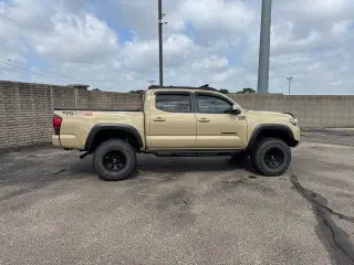 Toyota Tacoma 2018 4x4 TRD Pro 4dr Double Cab 5.0 ft SB 6M