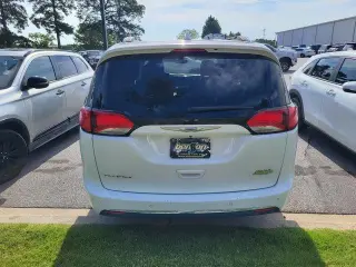 Chrysler Pacifica 2018 Touring L Plus 4dr Mini-Van