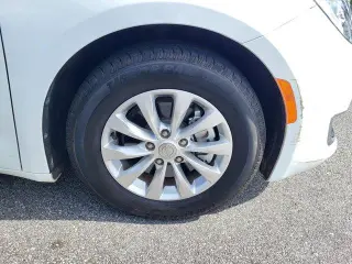 Chrysler Pacifica 2018 Touring L Plus 4dr Mini-Van