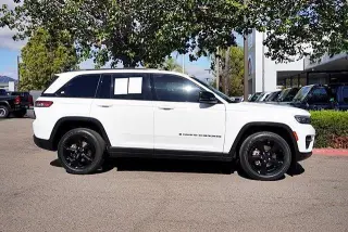 Jeep Grand Cherokee 2023 4x4 Laredo X 4dr SUV