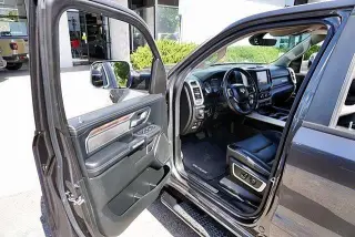 Ram 1500 2019 4x2 Laramie 4dr Crew Cab 5.6 ft. SB Pickup