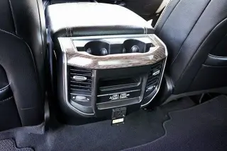 Ram 1500 2019 4x2 Laramie 4dr Crew Cab 5.6 ft. SB Pickup