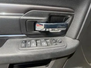 Ram 1500 Classic 2022 4x4 SLT 4dr Crew Cab 5.5 ft. SB Pickup