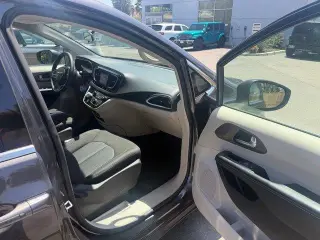 Chrysler Voyager 2022 LX 4dr Mini-Van