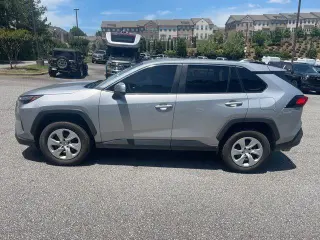 Toyota RAV4 2024 AWD LE 4dr SUV
