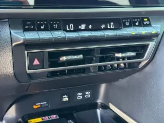 Toyota Camry 2025 SE 4dr Sedan
