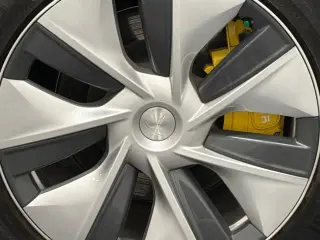Tesla Model Y 2020 AWD Long Range 4dr Crossover