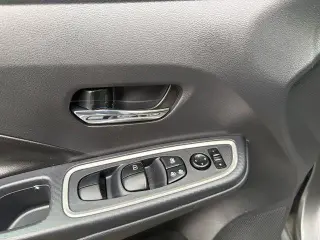 Nissan Versa 2025 SR 4dr Sedan