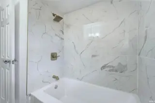Propiedad en alquiler con 2 habitaciones y 1 baño en Fort Wayne