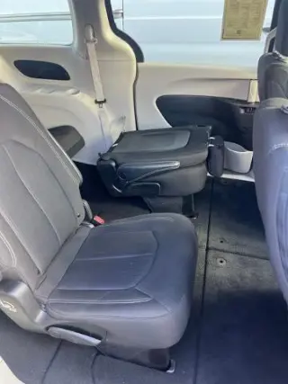Chrysler Voyager 2023 LX 4dr Mini-Van