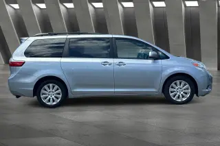 Toyota Sienna 2017 AWD XLE 7-Passenger 4dr Mini-Van