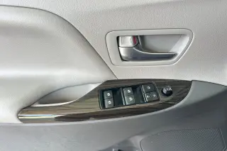 Toyota Sienna 2017 AWD XLE 7-Passenger 4dr Mini-Van