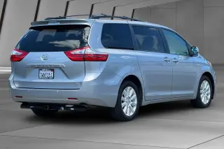 Toyota Sienna 2017 AWD XLE 7-Passenger 4dr Mini-Van