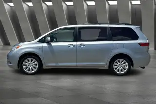 Toyota Sienna 2017 AWD XLE 7-Passenger 4dr Mini-Van