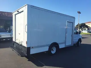 Ford E-Series 2022 E-350 SD 2dr 138 in. WB SRW Cutaway Chassis