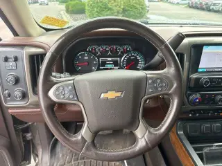 Chevrolet Silverado 1500 2015 4x4 High Country 4dr Crew Cab 5.8 ft. SB