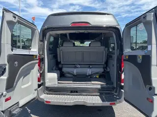 Ford Transit 2017 150 XL 3dr SWB Low Roof Passenger Van w/60/40 Passenger Side Doors