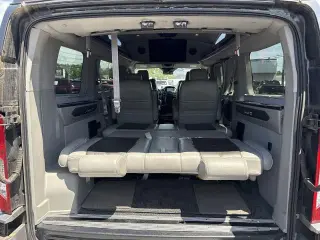 Ford Transit 2017 150 XL 3dr SWB Low Roof Passenger Van w/60/40 Passenger Side Doors