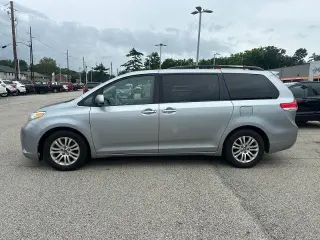 Toyota Sienna 2014 XLE 7-Passenger Auto Access Seat 4dr Mini-Van