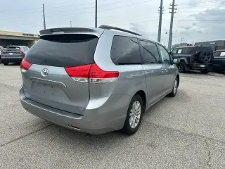 Toyota Sienna 2014 XLE 7-Passenger Auto Access Seat 4dr Mini-Van