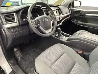 Toyota Highlander 2019 LE 4dr SUV (2.7L I4)