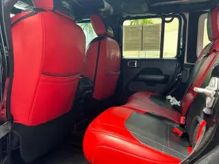 Jeep Wrangler Unlimited 2018 4x4 Sahara 4dr SUV (midyear release)