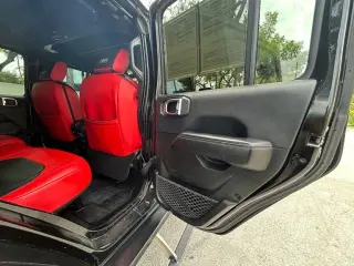 Jeep Wrangler Unlimited 2018 4x4 Sahara 4dr SUV (midyear release)