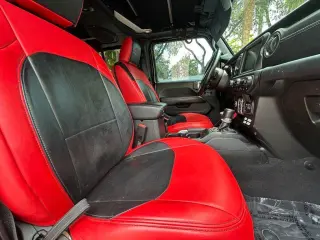 Jeep Wrangler Unlimited 2018 4x4 Sahara 4dr SUV (midyear release)