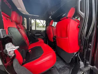 Jeep Wrangler Unlimited 2018 4x4 Sahara 4dr SUV (midyear release)