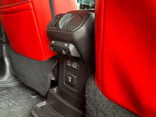 Jeep Wrangler Unlimited 2018 4x4 Sahara 4dr SUV (midyear release)