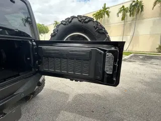 Jeep Wrangler Unlimited 2018 4x4 Sahara 4dr SUV (midyear release)