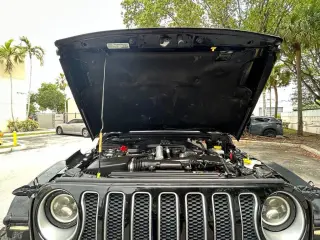 Jeep Wrangler Unlimited 2018 4x4 Sahara 4dr SUV (midyear release)
