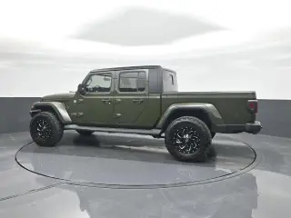 Jeep Gladiator 2022 4x4 Overland 4dr Crew Cab 5.0 ft. SB