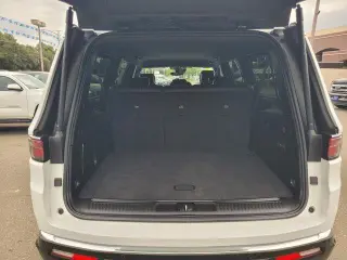 Jeep Wagoneer L 2023 4x4 Carbide 4dr SUV