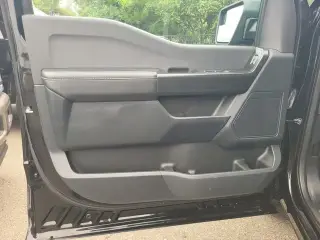 Ford F-150 2023 4x2 XL 4dr SuperCrew 5.5 ft. SB