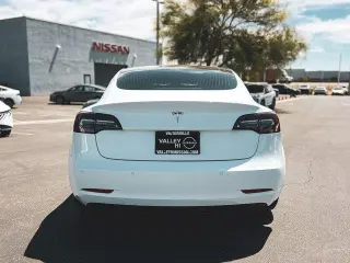 Tesla Model 3 2018 Mid Range 4dr Fastback