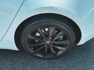 Tesla Model 3 2018 Mid Range 4dr Fastback
