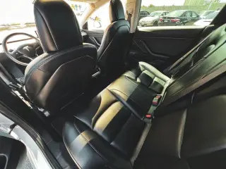 Tesla Model 3 2018 Mid Range 4dr Fastback