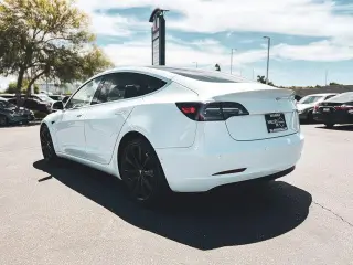 Tesla Model 3 2018 Mid Range 4dr Fastback