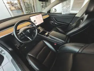 Tesla Model 3 2018 Mid Range 4dr Fastback