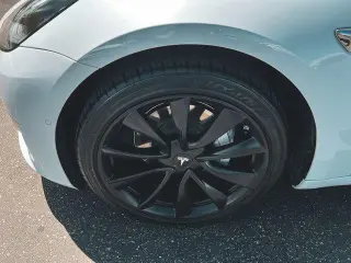 Tesla Model 3 2018 Mid Range 4dr Fastback