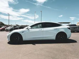 Tesla Model 3 2018 Mid Range 4dr Fastback