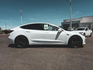 Tesla Model 3 2018 Mid Range 4dr Fastback