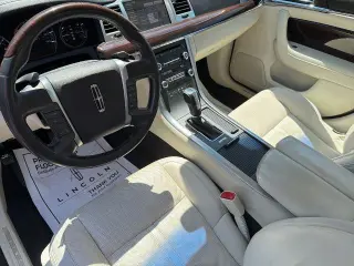 Lincoln MKS 2011 AWD 4dr Sedan