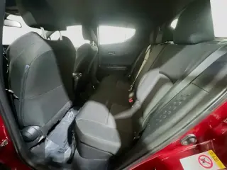 Toyota C-HR 2018 XLE Premium 4dr Crossover