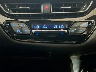 Toyota C-HR 2018 XLE Premium 4dr Crossover